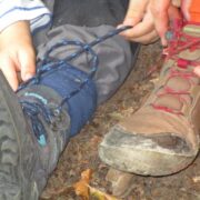 naturspielwald_hort_wir_lernen_schuhe_binden.jpg